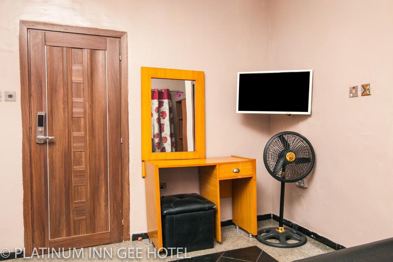 Platinum Inn Gee Hotel Suru Lere Exterior foto